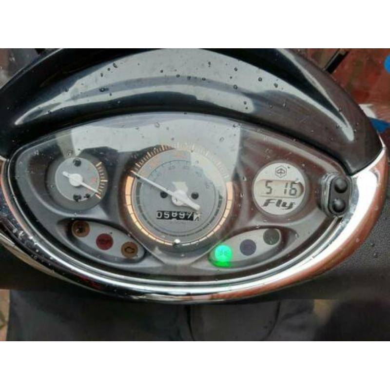 Zwarte Piaggio New Fly