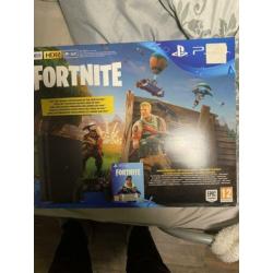 PlayStation 4 , 2 games , 2 controllers