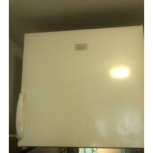 vrieskast Zanussi ZFX350W barmodel 50 liter
