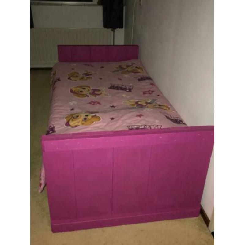 Bed incl matras nieuw