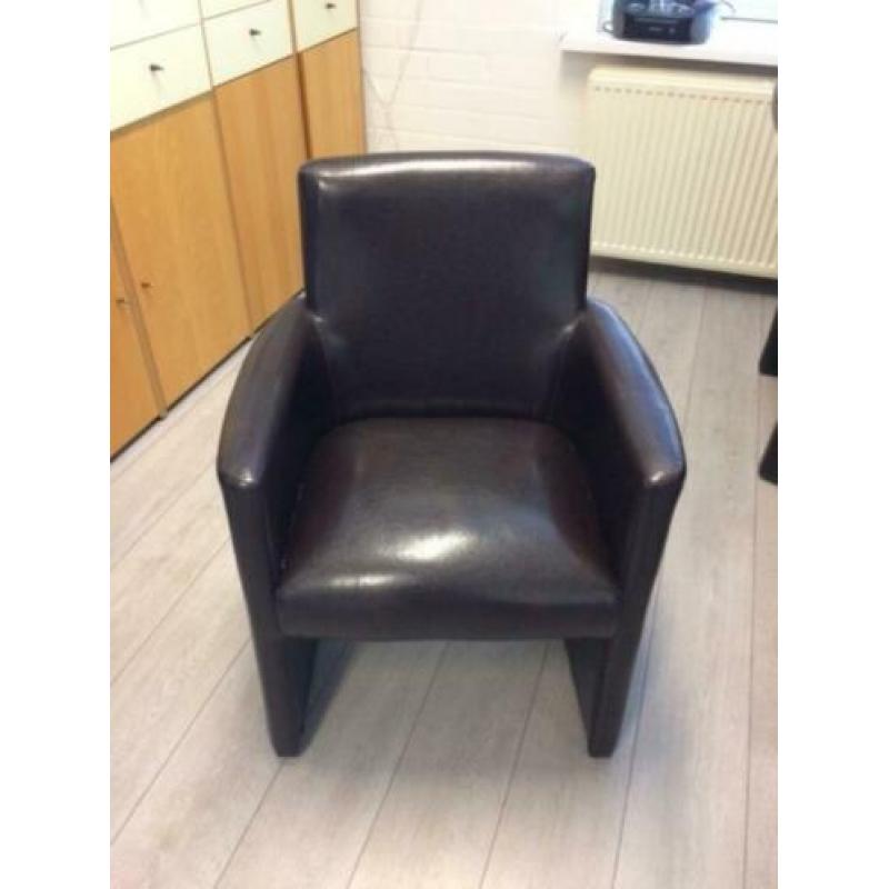 tafel en stoelen