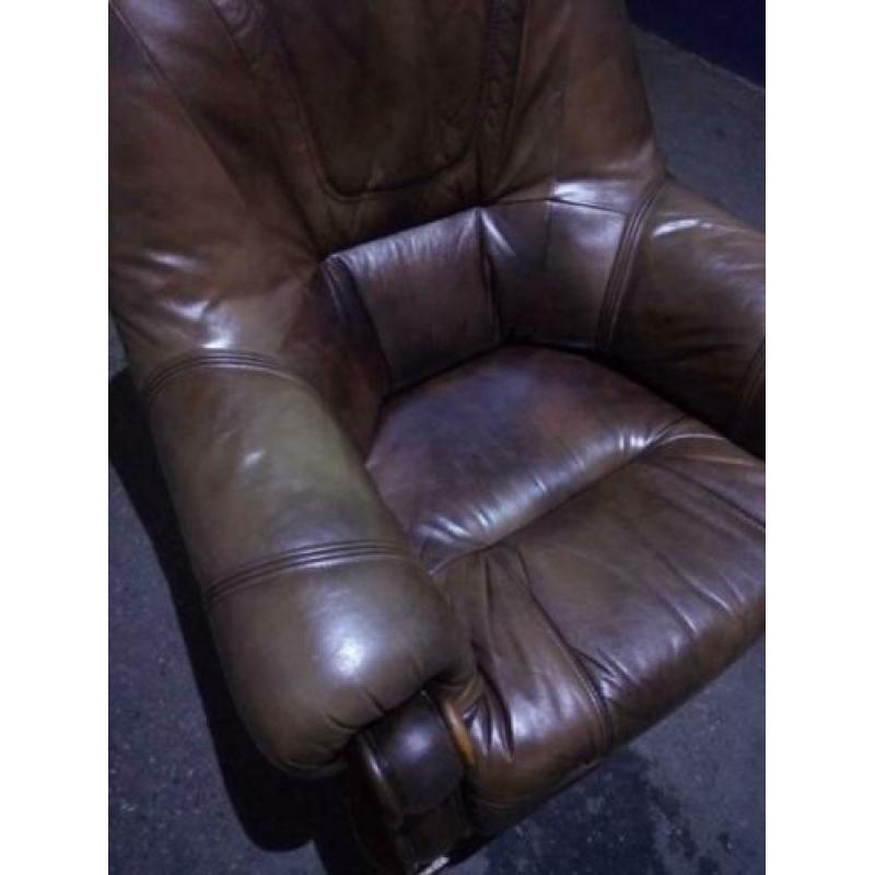 Mooie leren relax fauteuil, bruin leer met hout afgewerkt