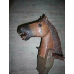 Mooie grote antieke houten stokpaardje /stokpaard
