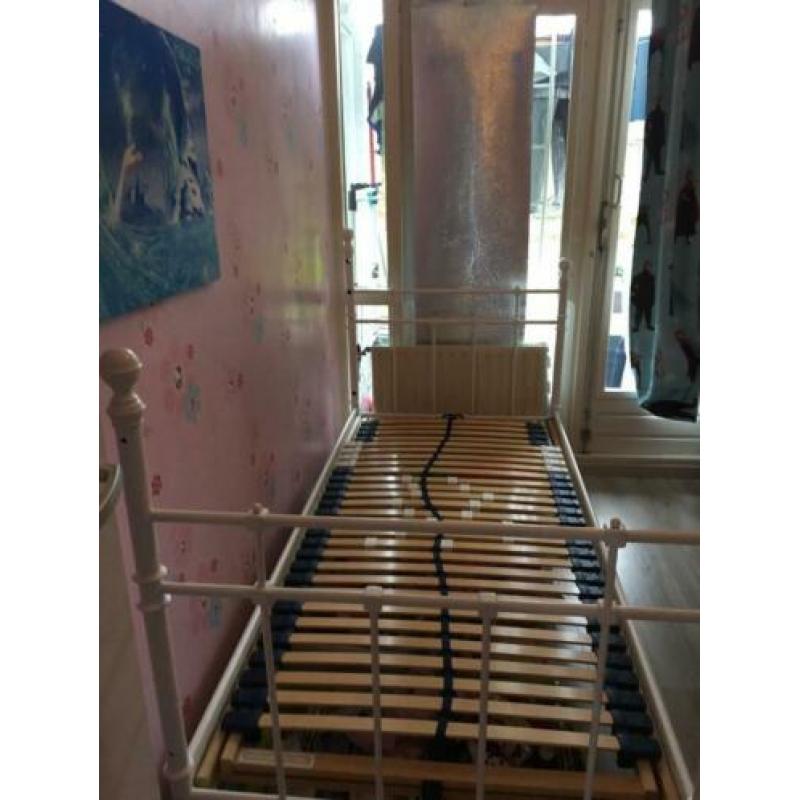 Een persooen bed