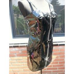 Super gave stevige lakjurk zwart L + M € 25.00 p. st.