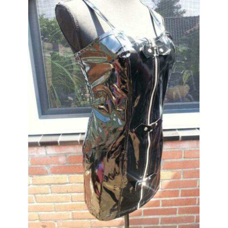 Super gave stevige lakjurk zwart L + M € 25.00 p. st.