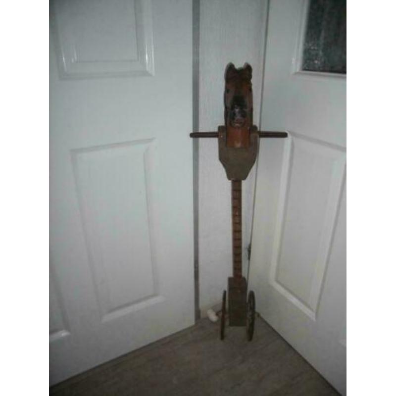 Mooie grote antieke houten stokpaardje /stokpaard