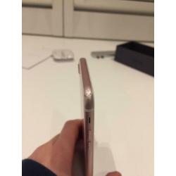 Iphone 7 rose met oplader oortjes en carbon hoesje