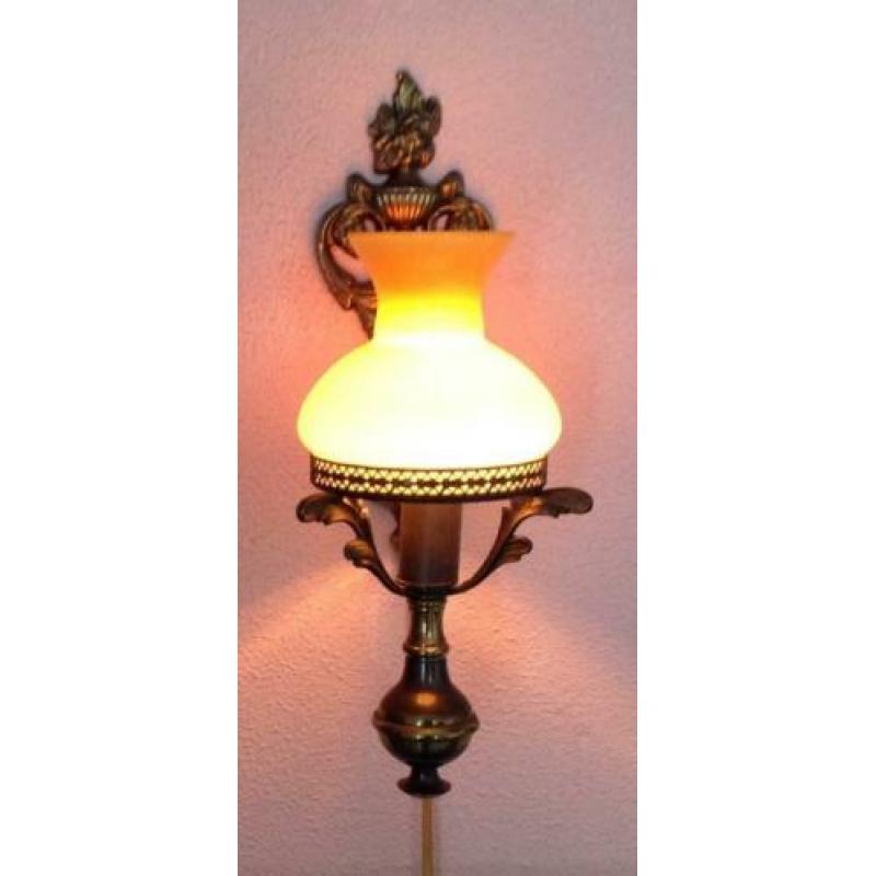 RETRO MESSING WANDLAMPJE met FLORAAL MOTIEF * ZACHT ROZE KAP