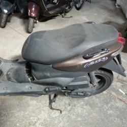 Yamaha Neo's 4-takt opknapper/schade scooter.