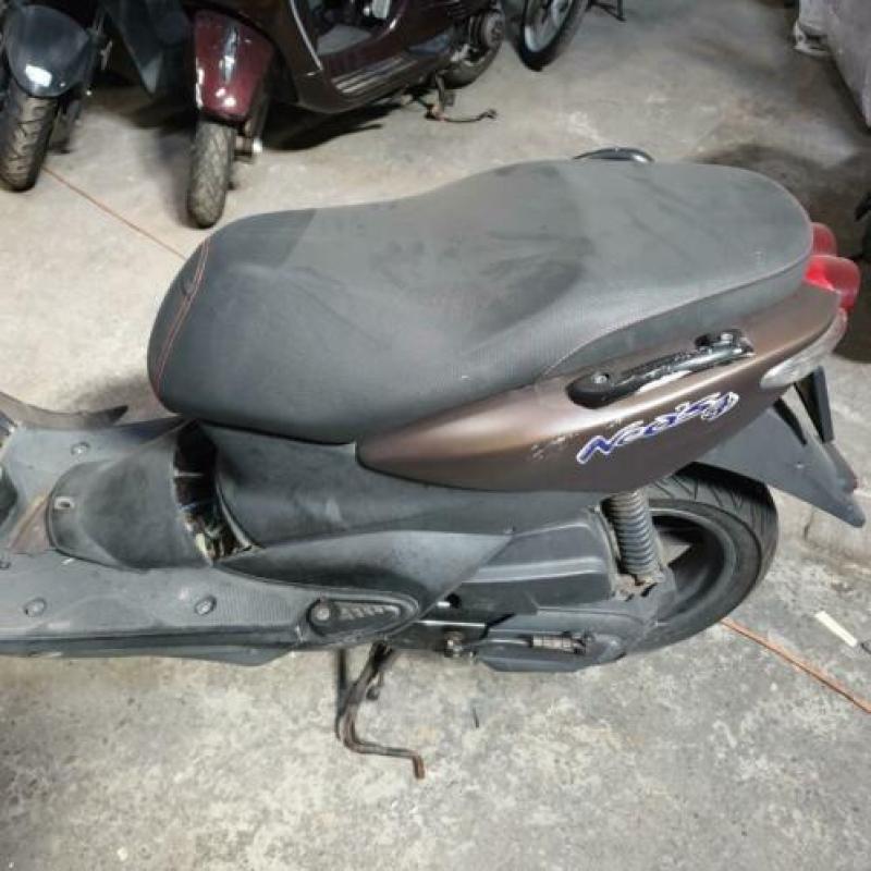 Yamaha Neo's 4-takt opknapper/schade scooter.