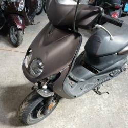 Yamaha Neo's 4-takt opknapper/schade scooter.