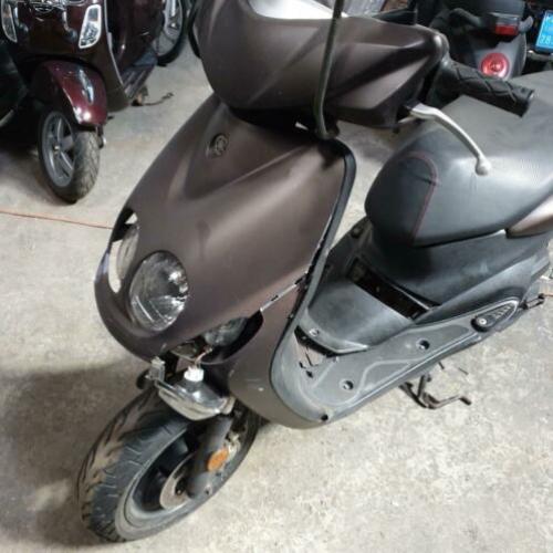Yamaha Neo's 4-takt opknapper/schade scooter.