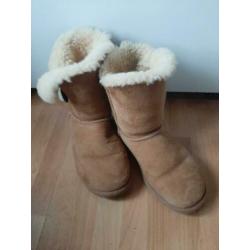 Uggs button mt 38