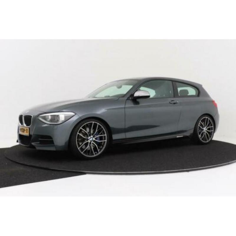 BMW 1-serie M135i | Org NL | Dealer onderhouden | 19 inch!