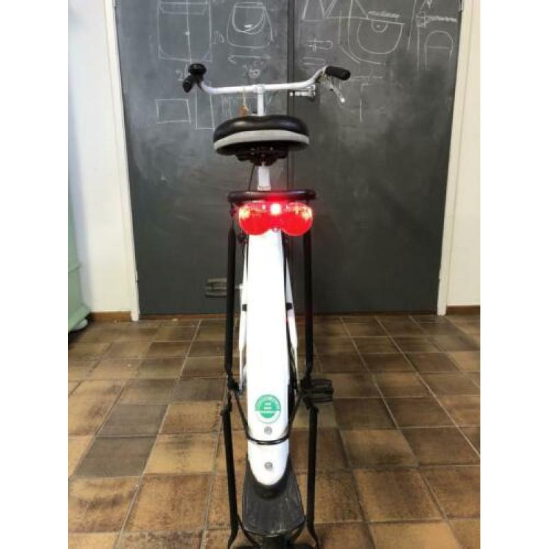 Geheel opgeknapte oma fiets
