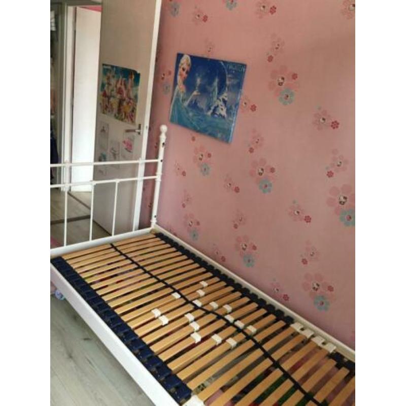 Een persooen bed