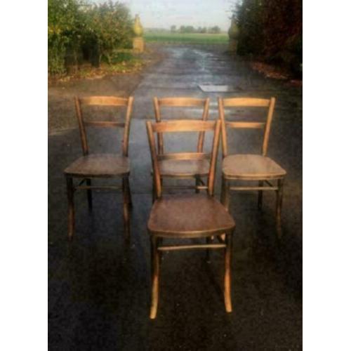 Brocante houten stoel / nog 1 stuks beschikbaar
