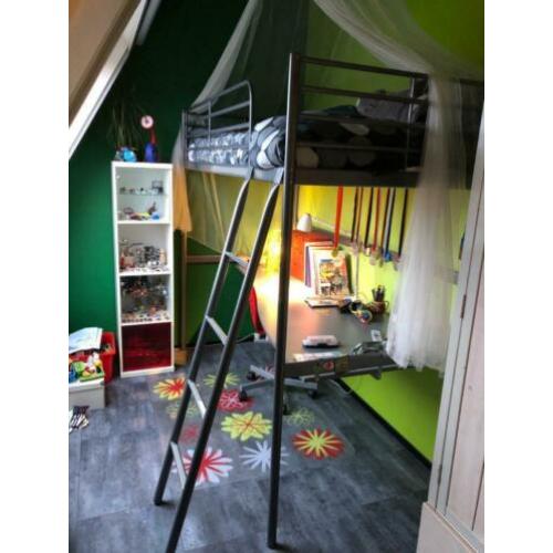 Hoogslaper met bureau