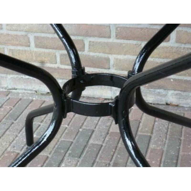 Zeer fraaie 5-delige metalen tuinset: 4 Tuinstoelen + tafel.
