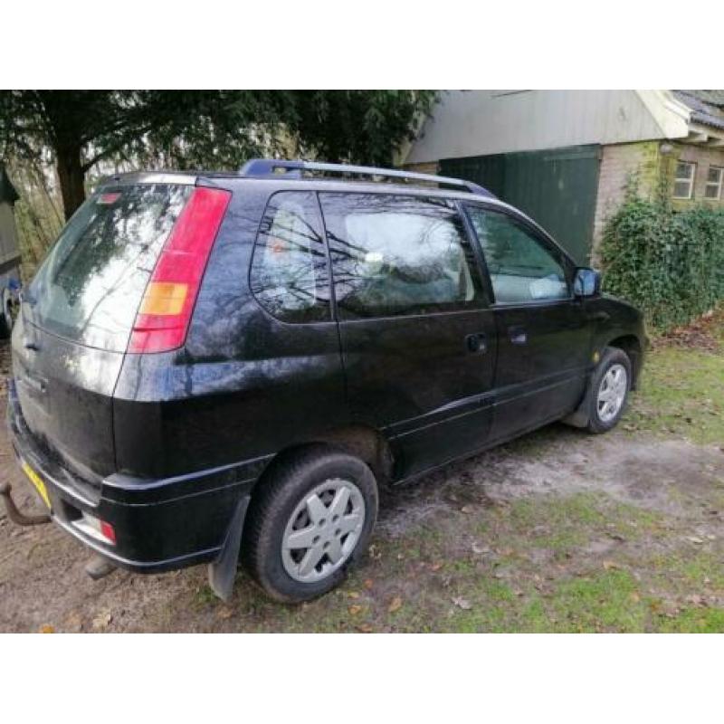 Mitsubishi Space-Runner 2.0 GLX 2000 Zwart
