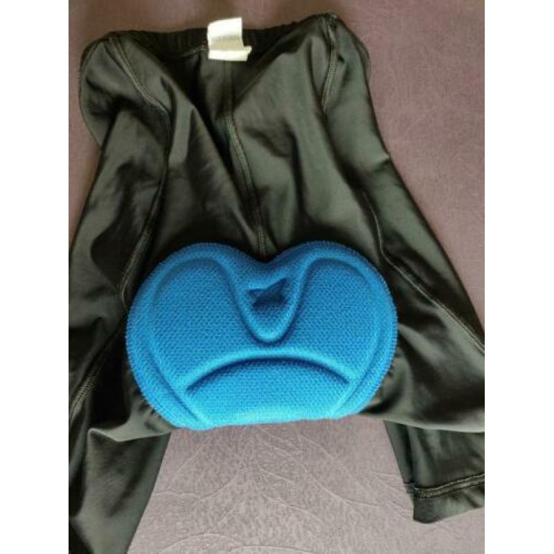 Mooie fietsbroek met blauw zeem maat 164