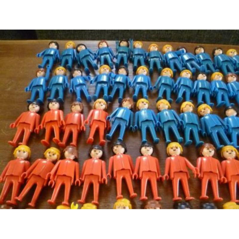 partij van 220 stuks oude vintage geobra poppetjes mannen