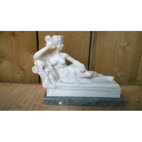 Beeld vrouw ontbloot bovenlijf biscuit porselein Tow Italy