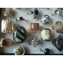(r944) mix partij ringen, 50 stuks, incl display
