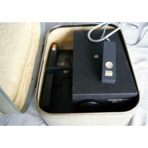 Diaprojector met Beamer-scherm en diverse accessoires / comp