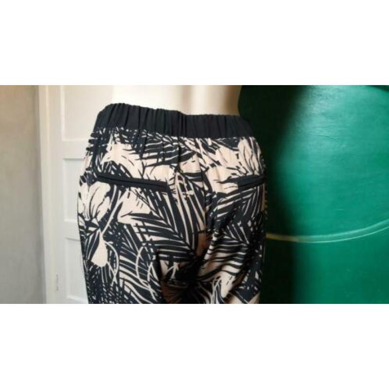 Gave broek van NU Denmark, maat S