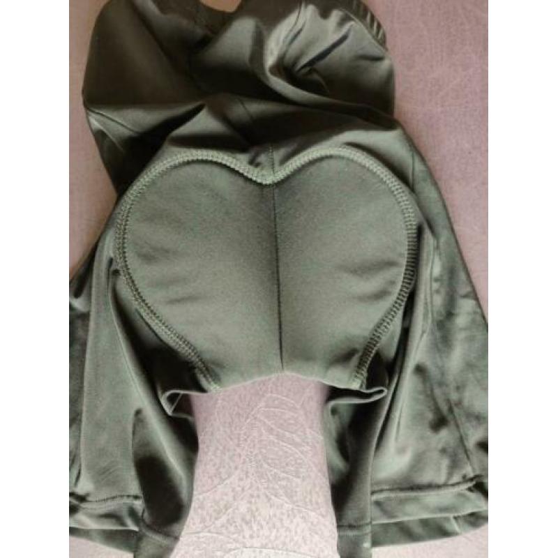 Mooie fietsbroek met blauw zeem maat 164