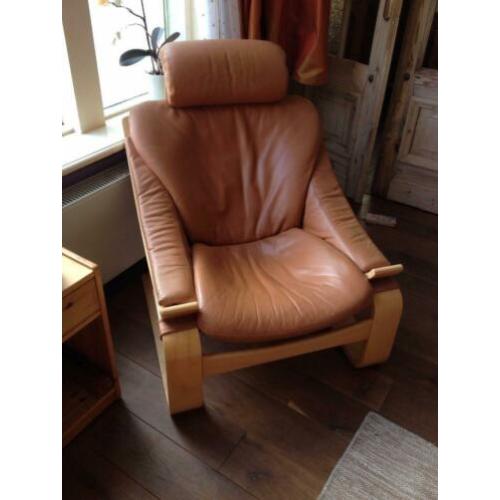 Mooie leren lederen handgemaakte zetel fauteuil Nelo cognac