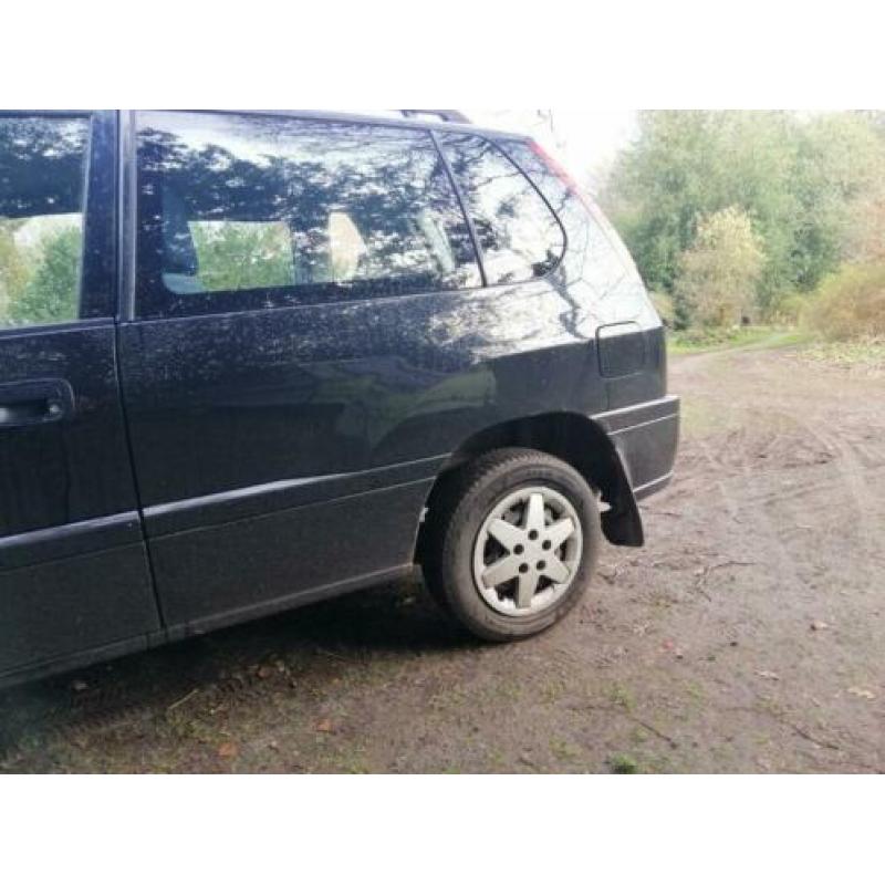 Mitsubishi Space-Runner 2.0 GLX 2000 Zwart