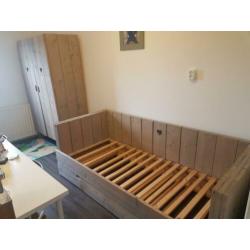 Steigerhouten bed plus kast