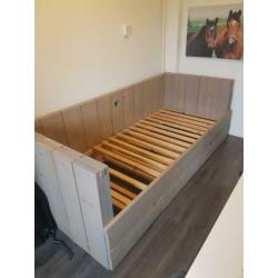 Steigerhouten bed plus kast