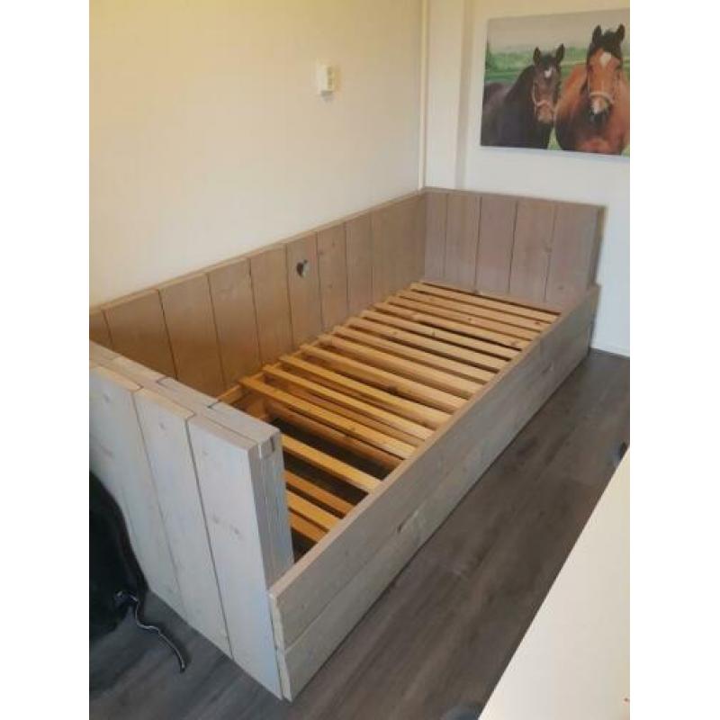 Steigerhouten bed plus kast