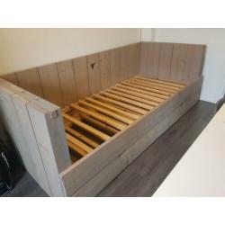Steigerhouten bed plus kast