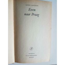 Lionel Davidson, Even naar Praag