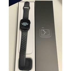 Apple Watch Series 4 44mm Nike+ Space Gray