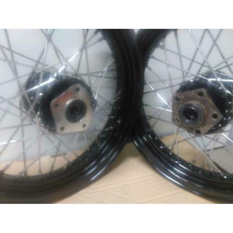 16 inch zwarte spaakwielen bobber harley