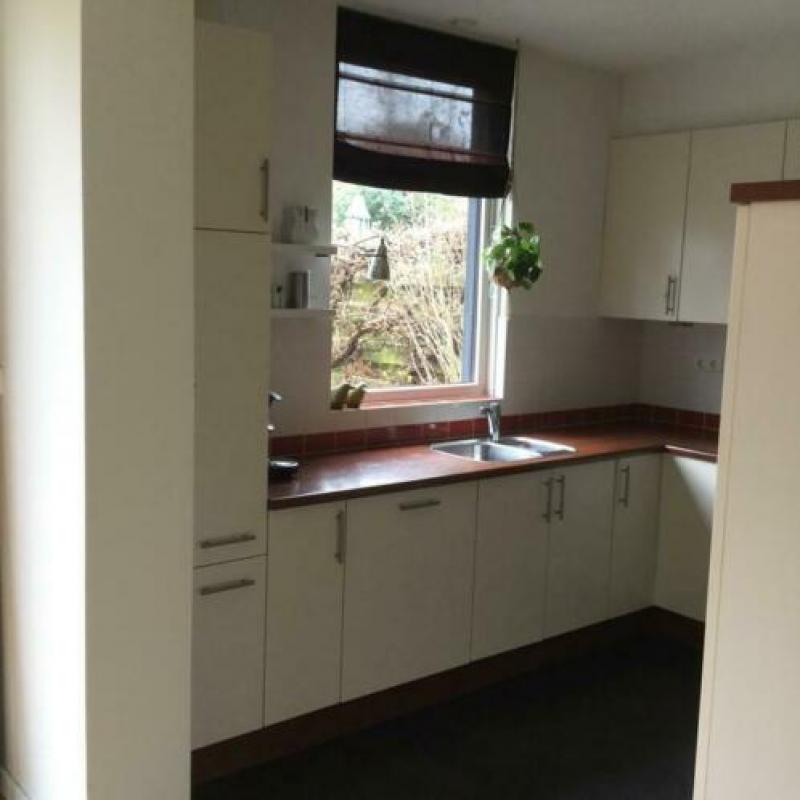 Keuken L-vormig , ca 290x298.