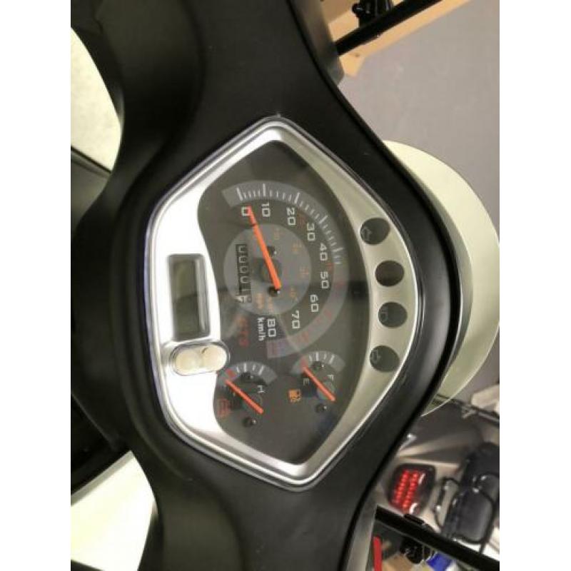 NIEUW, NUL KM!! Scooter (snor) compleet.