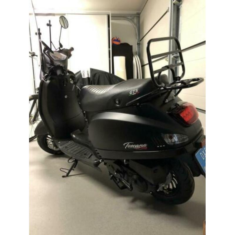 NIEUW, NUL KM!! Scooter (snor) compleet.