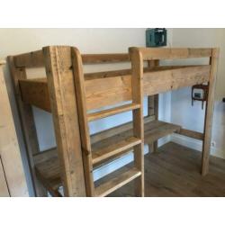 Prachtige steigerhouten hoogslaper (matrasmaat 80x190)