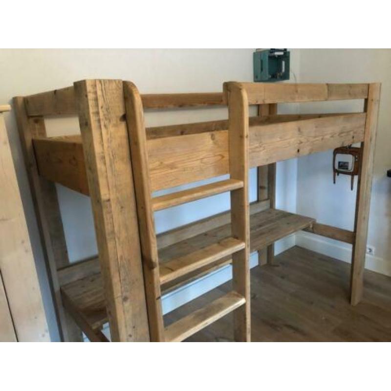 Prachtige steigerhouten hoogslaper (matrasmaat 80x190)