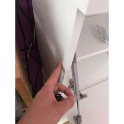 Witte secretaire