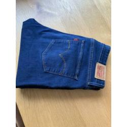 Levi high rise skinny w30l32