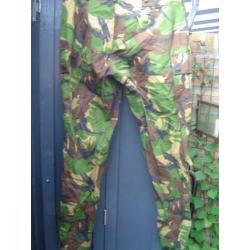 militaria kleding mt L vanaf €5 zgan