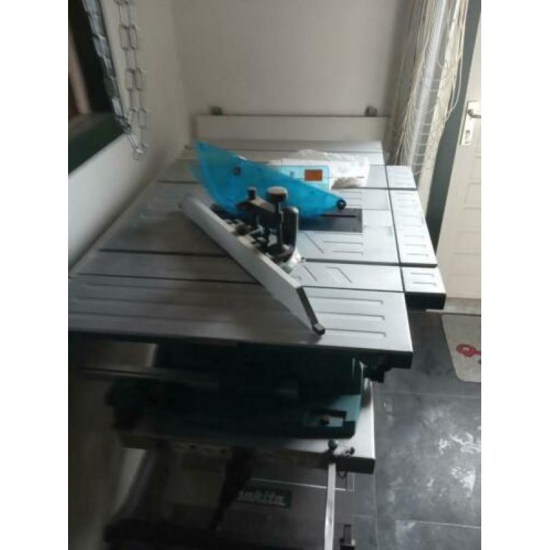 Makita MLT100 met onderstel